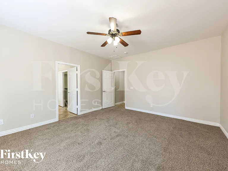 5737 W Pedro Ln — Photo 8