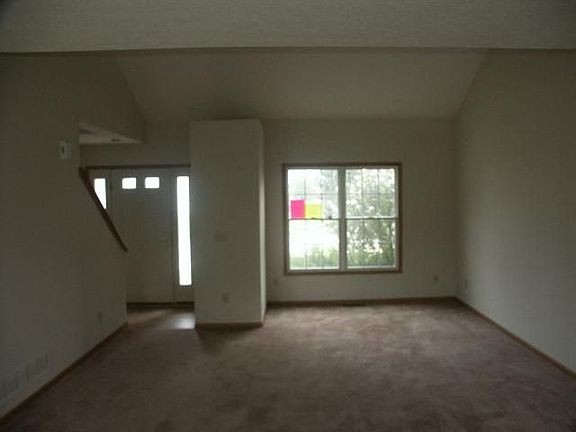 3rd image of 1486 E Quail Run Dr