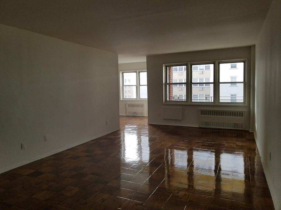1st image of 860 E Broadway