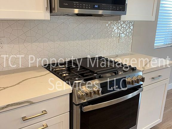 5th image of 808 W Sparrow Dr