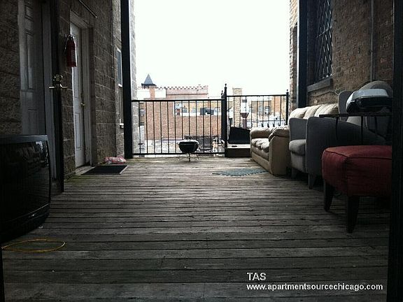3rd image of 907 W Belmont Ave APT 2R