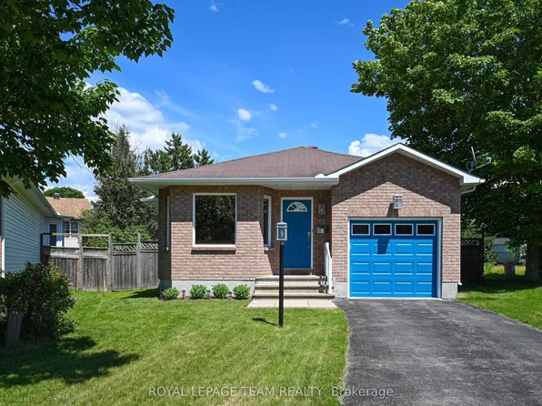 13 Candow Cres, Ottawa, ON K2S 1K6