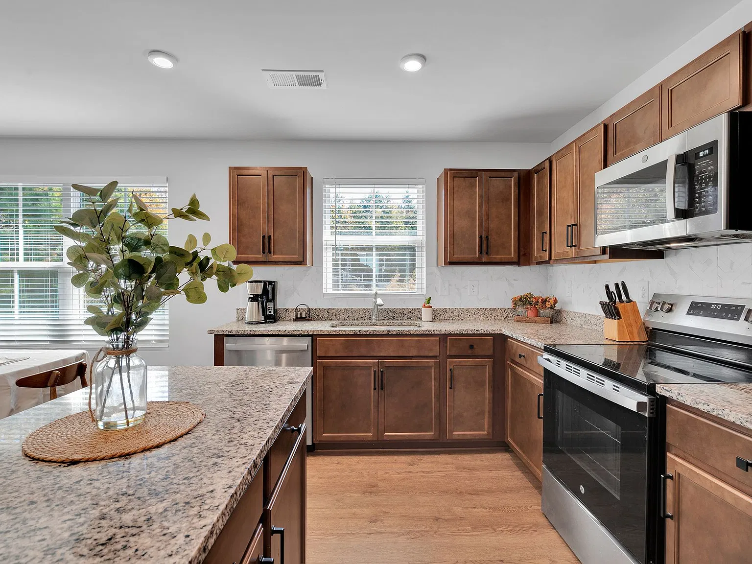 4008 Haldane — Photo 4