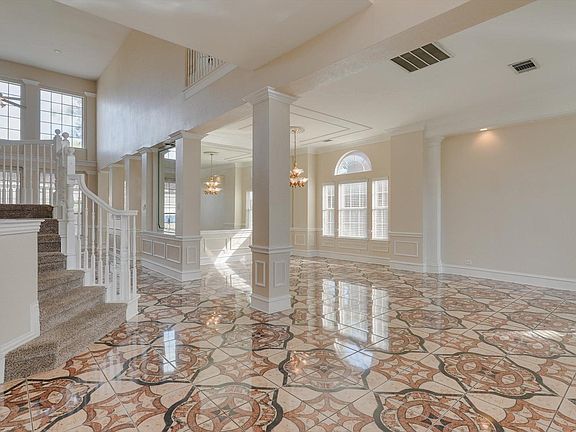 5th image of 1404 Parkwood Dr