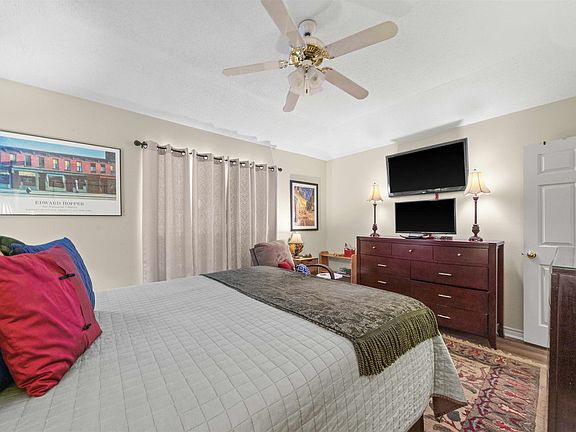 5th image of 417 Amberwood Cir