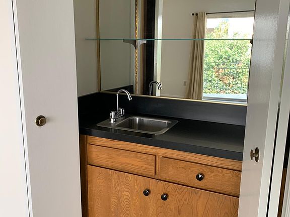 4th image of 405 S Los Robles Ave #210