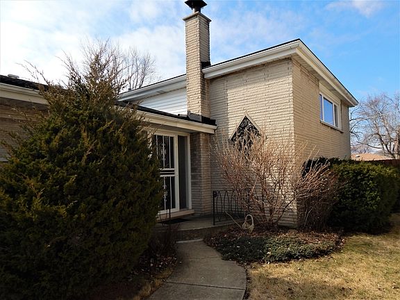 4th image of 9324 Moody Ave