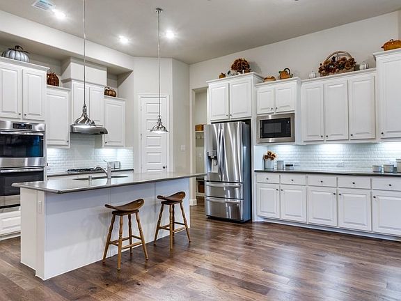 2nd image of 3020 Charles Dr
