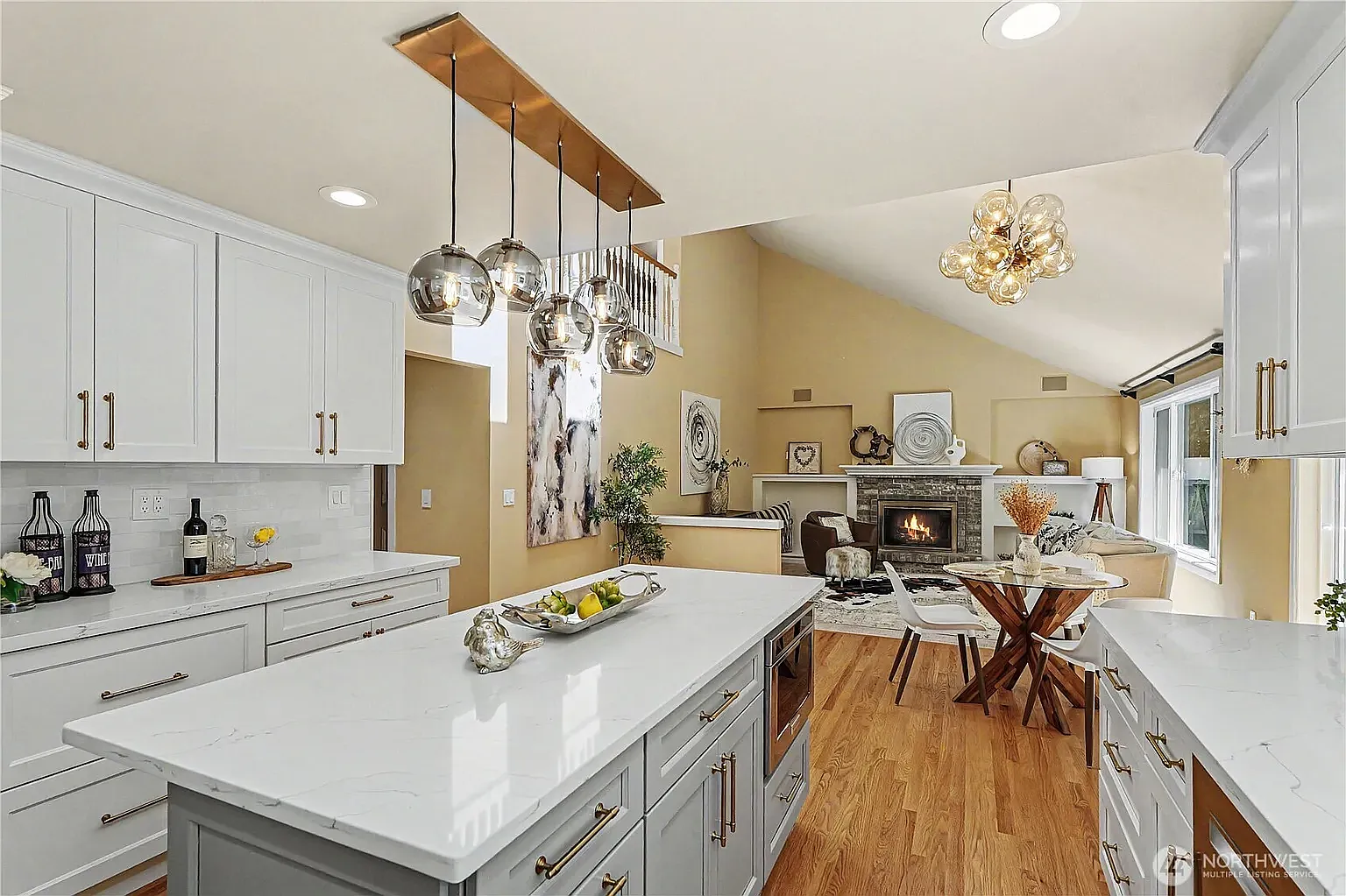 4 bed, 3010 sqft, $5,200 — Photo 2