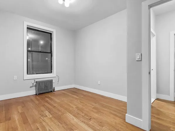 12 Pinehurst Avenue image 7 of 8