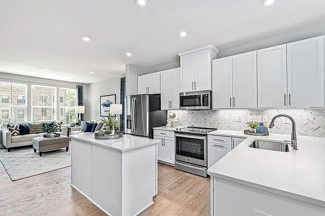 837 Lennox St — Photo 14