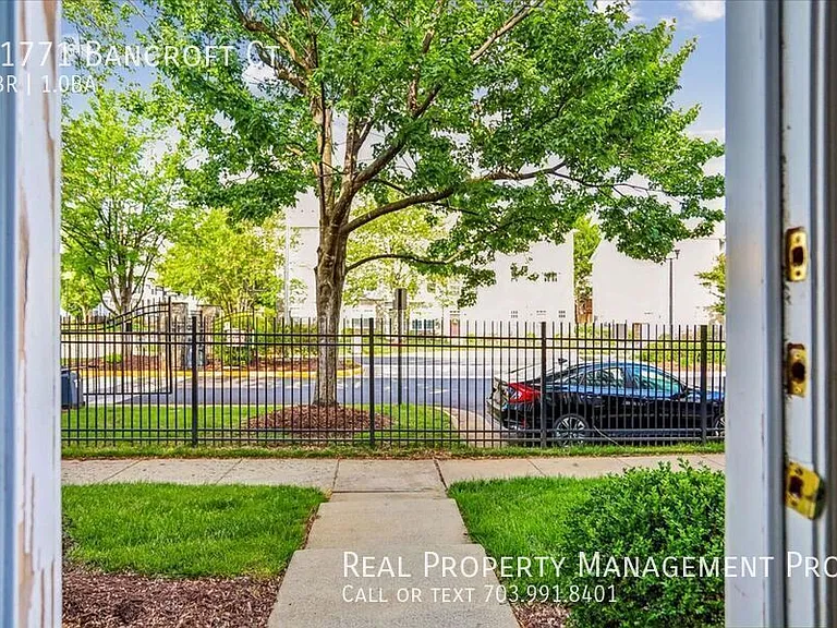21771 Bancroft Ct — Photo 3