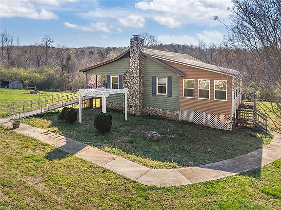 2nd image of 487 King Rd