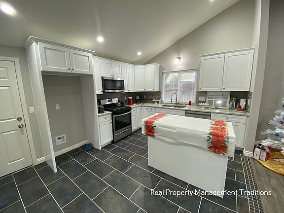 3rd image of 428 E Avenue J4