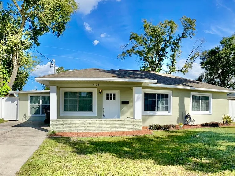 305 S Lakewood Dr — Photo 1