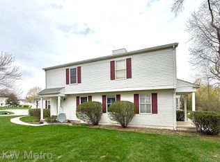 223 Neptune Dr, Walled Lake, MI