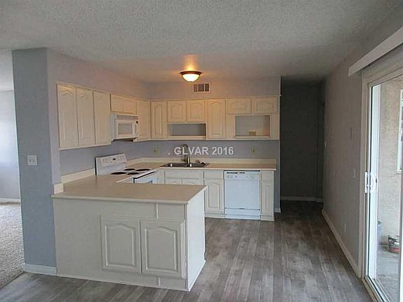 3rd image of 804 Slayton Dr