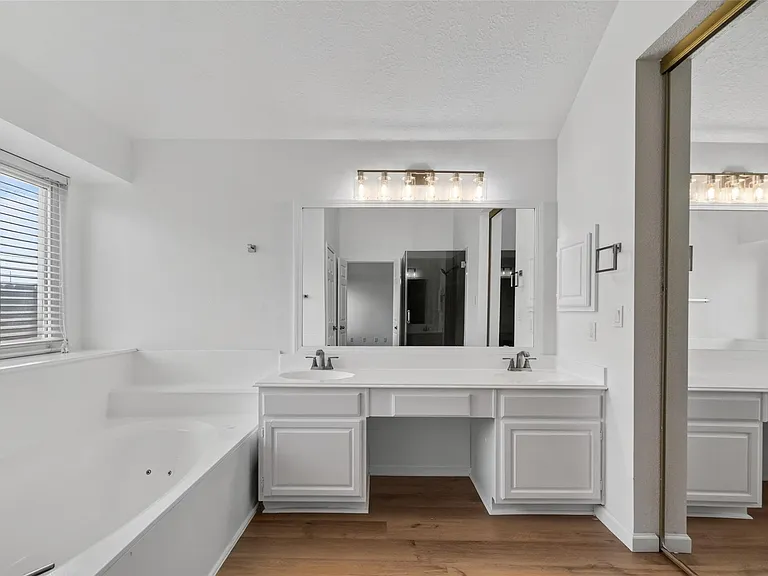 7403 Oak Walk Dr — Photo 32