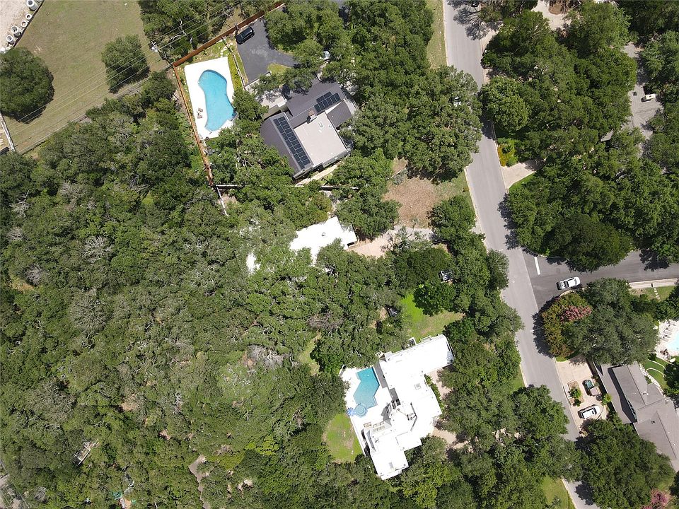 2nd image of 850 Forest View Dr