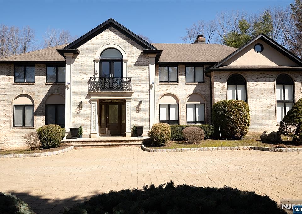 1st image of 250 Truman Dr