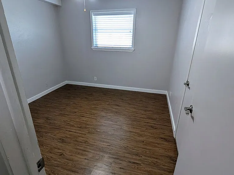 2428 Louise St #2505 — Photo 35