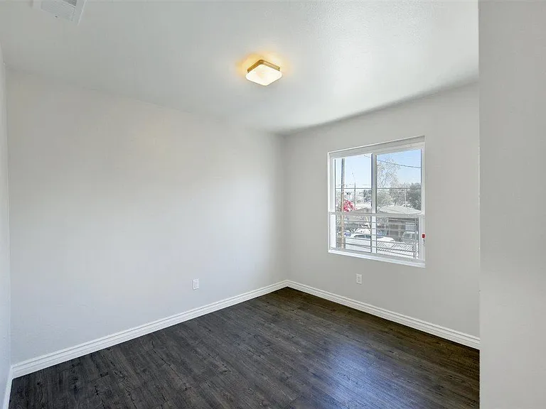 2769 Marengo St #3 — Photo 9