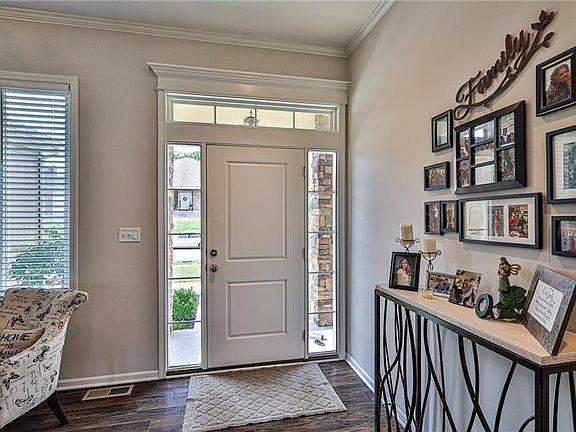 4th image of 3905 SW Briarwood Oaks Dr