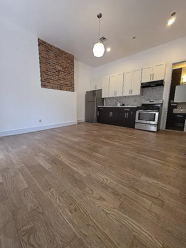 432 Evergreen Avenue — Photo 2