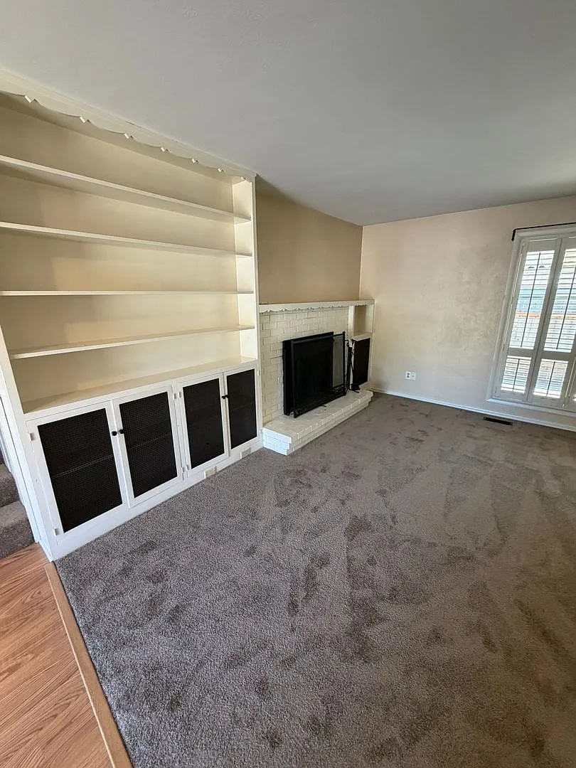 3 Bedroom on Large corner lot! — Photo 2