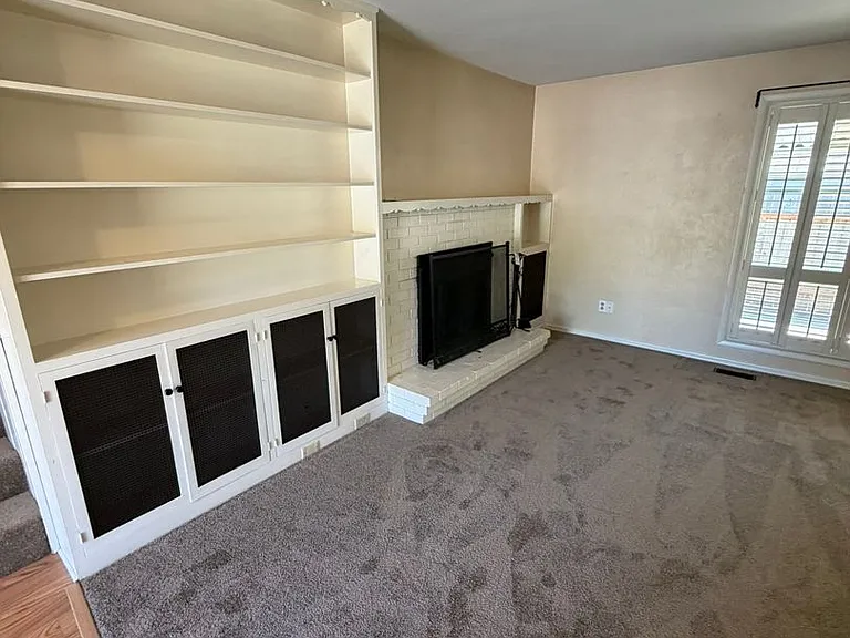 550 Carlson Dr — Photo 2