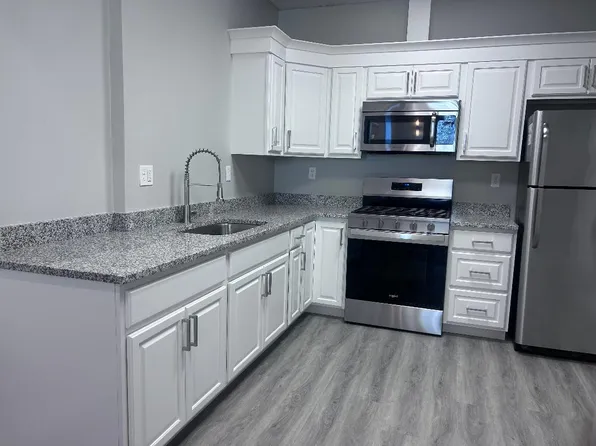 1093 Elmwood Ave #5, Providence, RI 02907