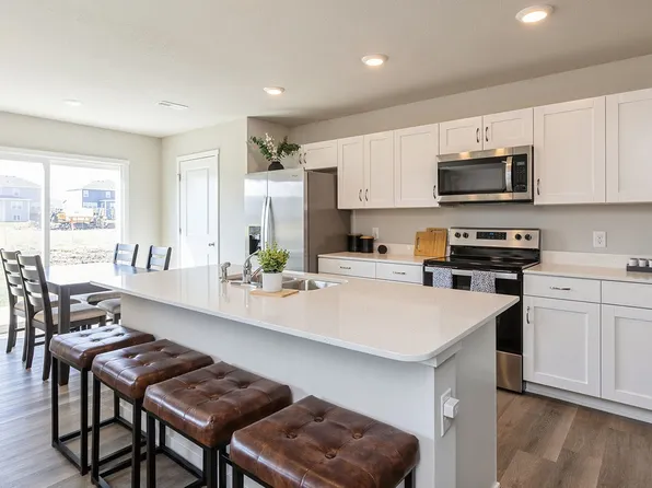 4743 170th Pl, Urbandale, IA 50323