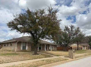 2801 Peachtree Ln, Pantego, TX 76013