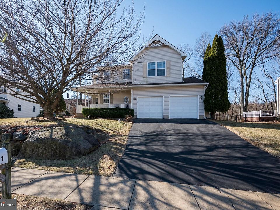 1st image of 211 Pennford Pl
