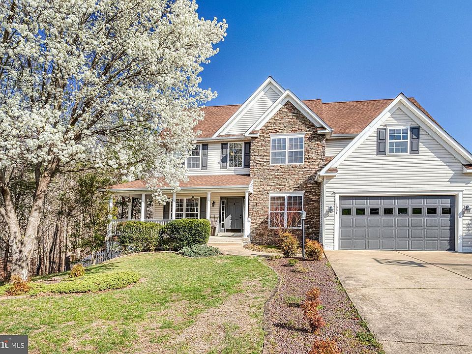 1st image of 1004 Oakwood Ct