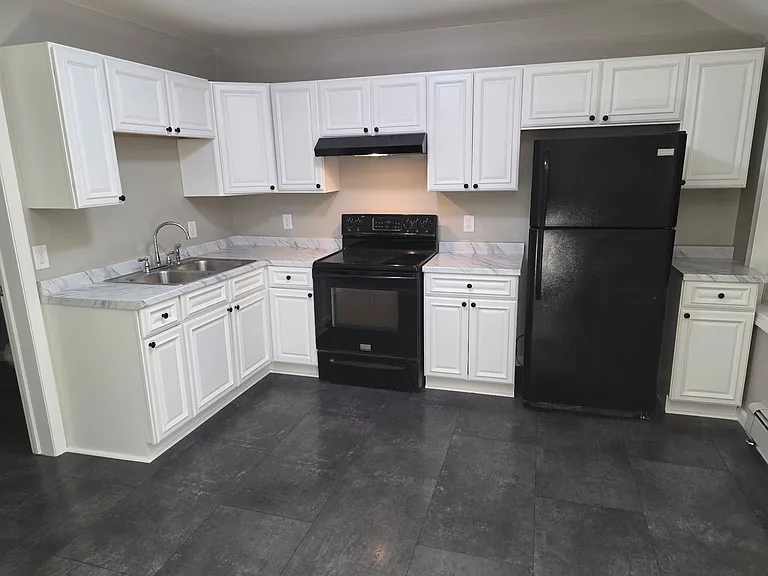 28 Ridgeway St — Photo 1