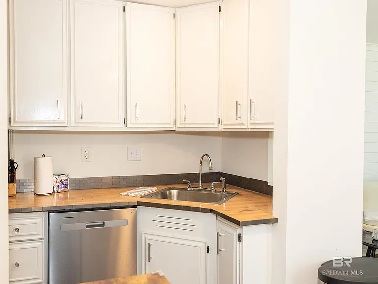 1046 Seacliff Dr N #2A — Photo 9