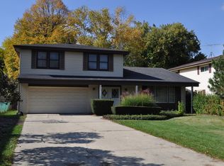 930 S Arlington Heights Rd, Arlington Heights, IL 60005