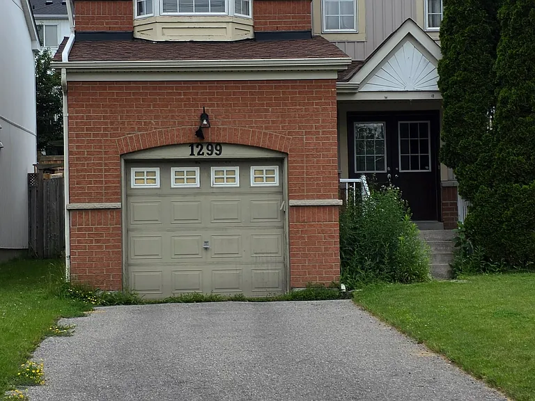 1299 Ashgrove Cres — Photo 3