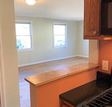 4th image of 126 Margaret St APT A