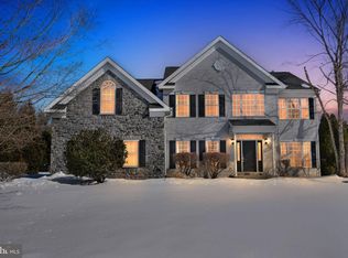 727 Sourwood Ln, Collegeville, PA 19426