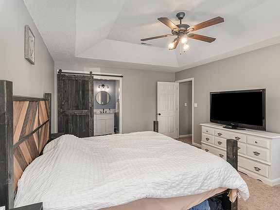 5th image of 326 Broadmore Dr