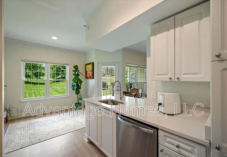 11610 Tomahawk Creek Pkwy #I — Photo 17