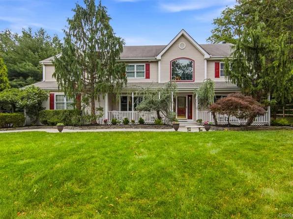 151 Gnarled Hollow Road, East Setauket, NY 11733