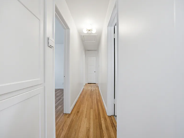 7439 Amestoy Ave — Photo 10