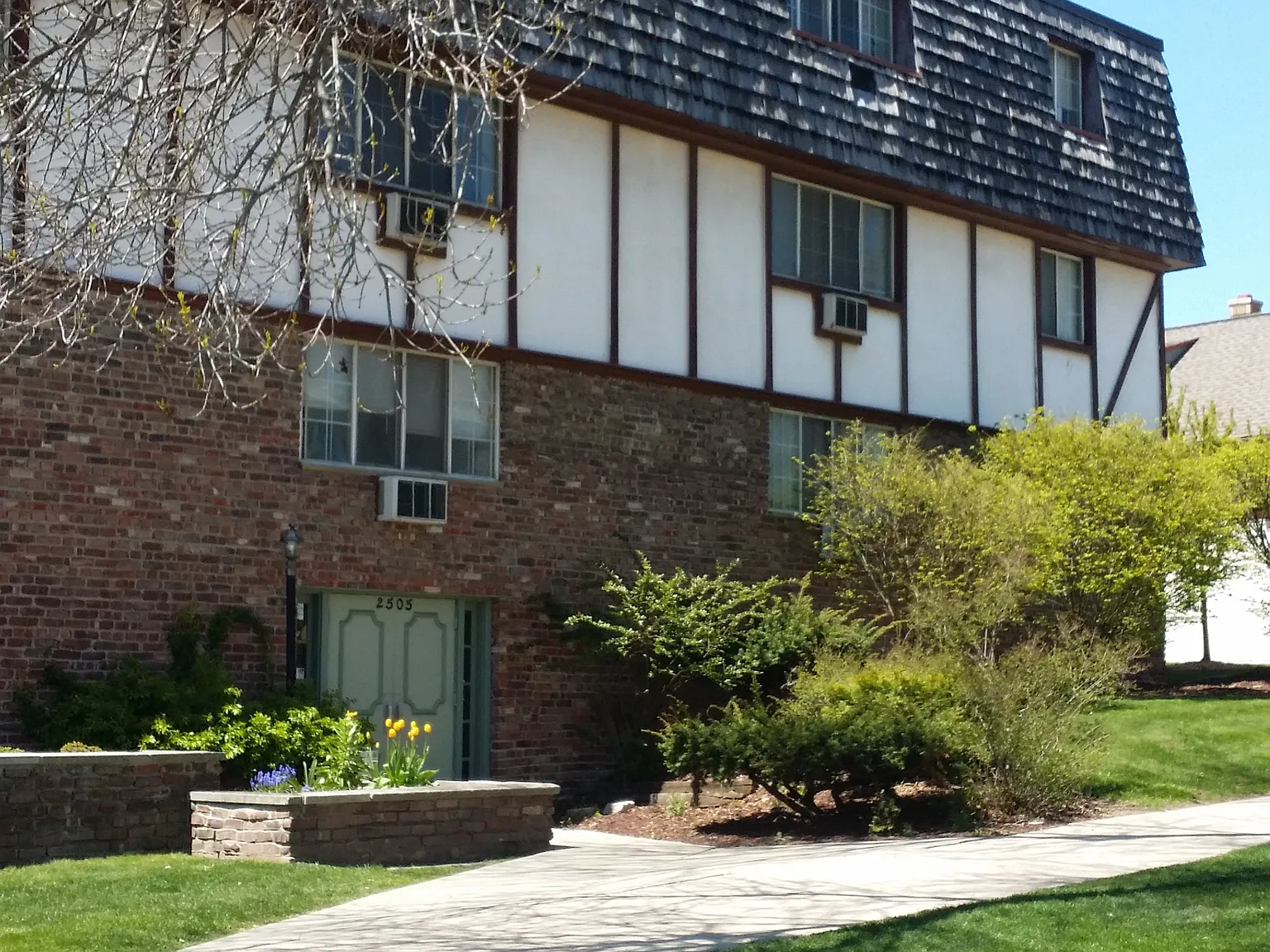 2 bed, 1.0 bath, $1,250 — Photo 2