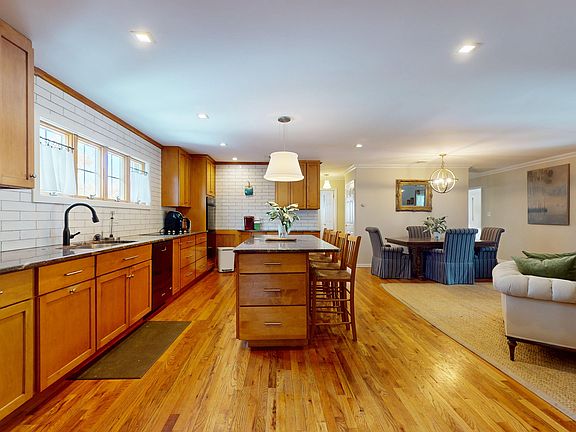 5th image of 386 Mill Rd