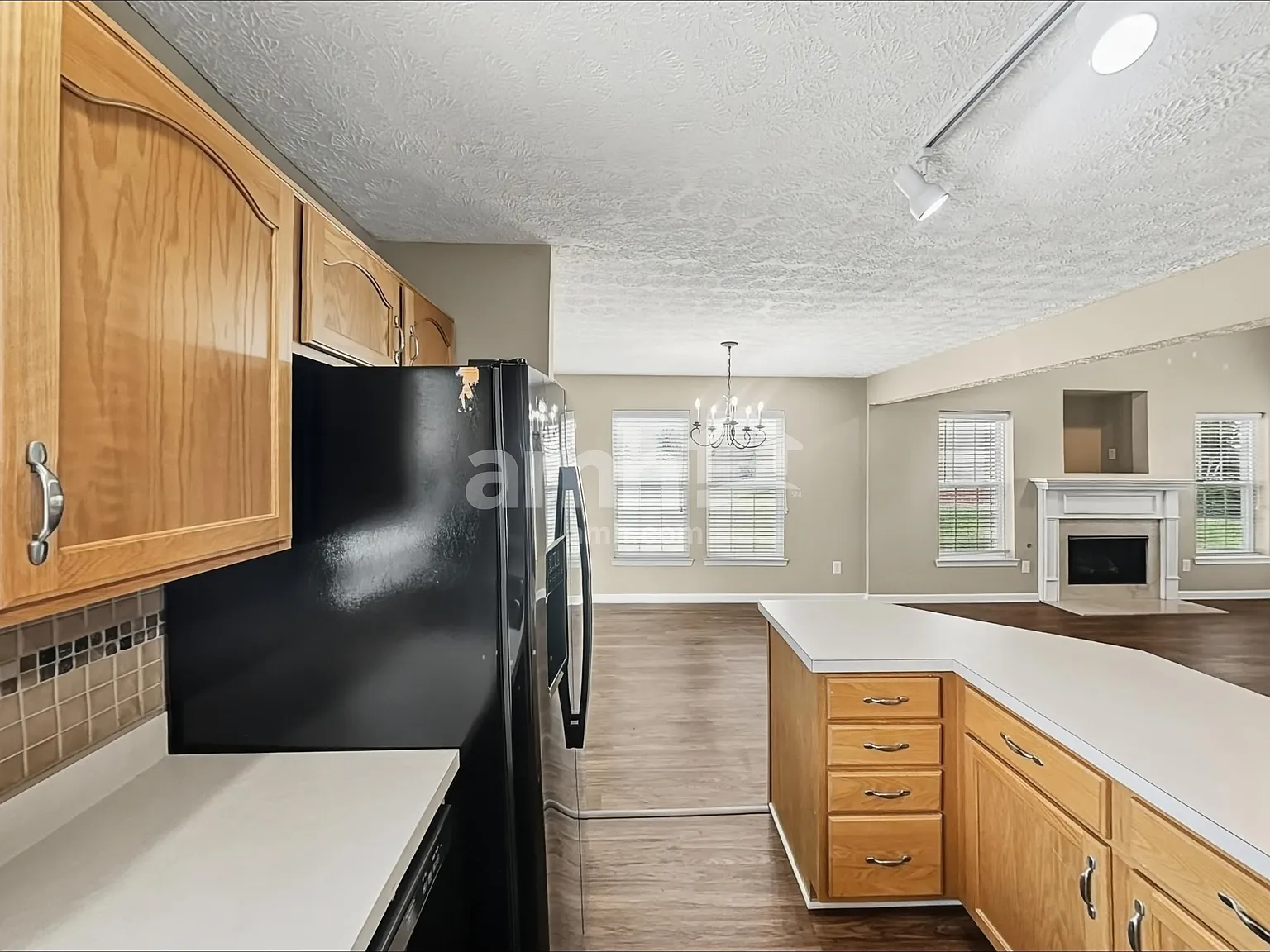 3 bed, 2.5 bath, 1914 sqft, $2,280 — Photo 4