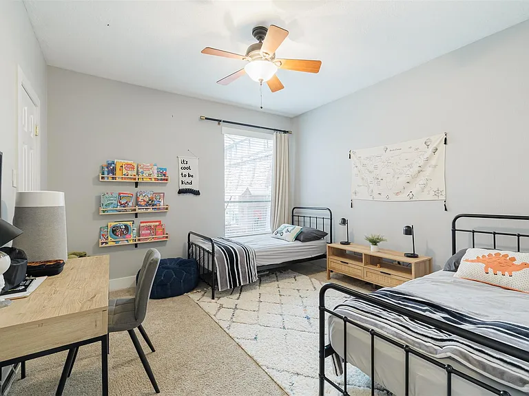 1319 Ambergate Dr — Photo 15