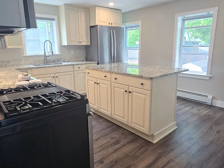 15-17 Central St #4 — Photo 3